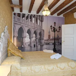  Apartment La Residenza Di Carlo Close To Piazza San Marco